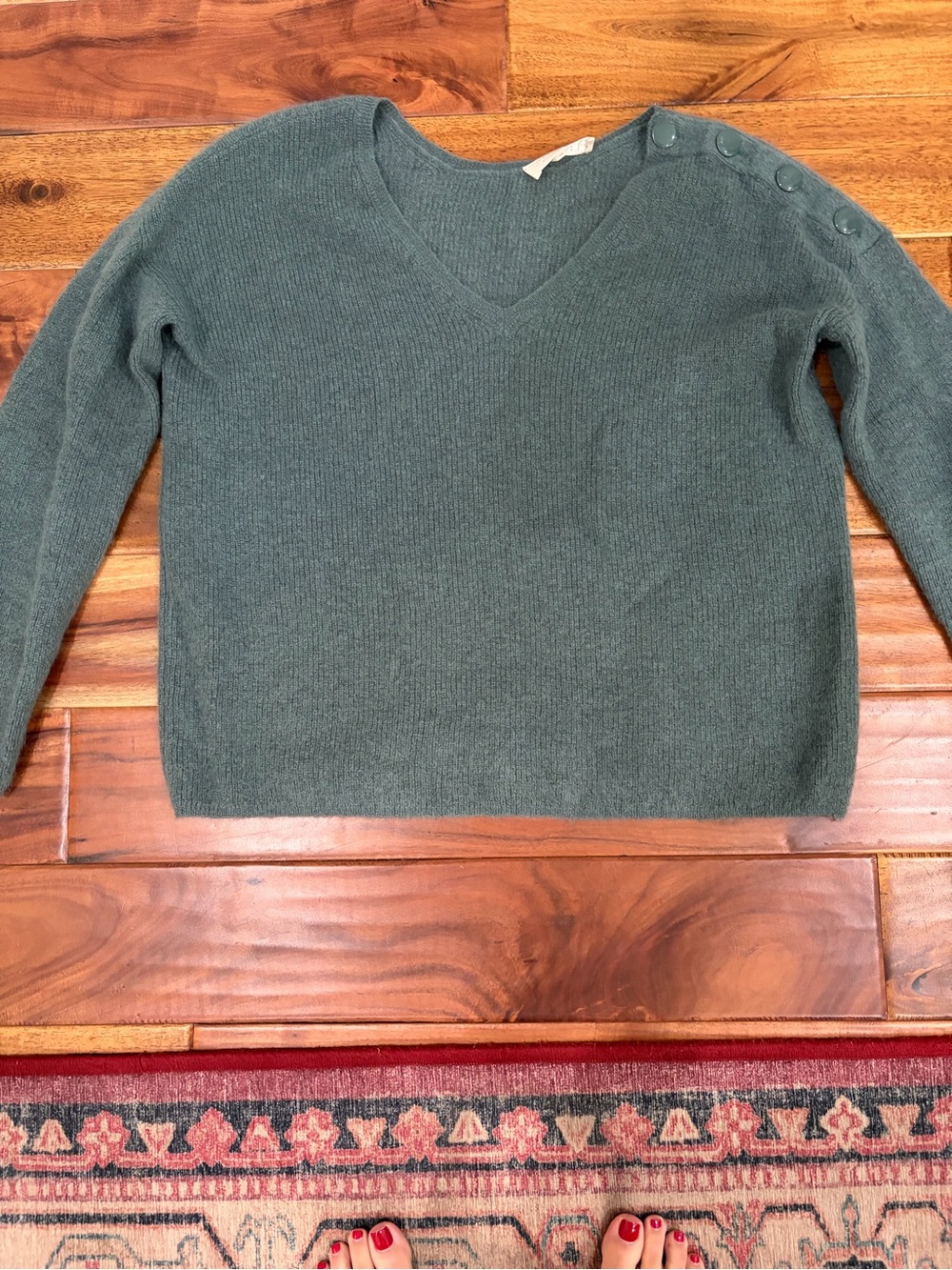 Sezane Pull Nelson Green V-Neck Button-Shoulder Sweater